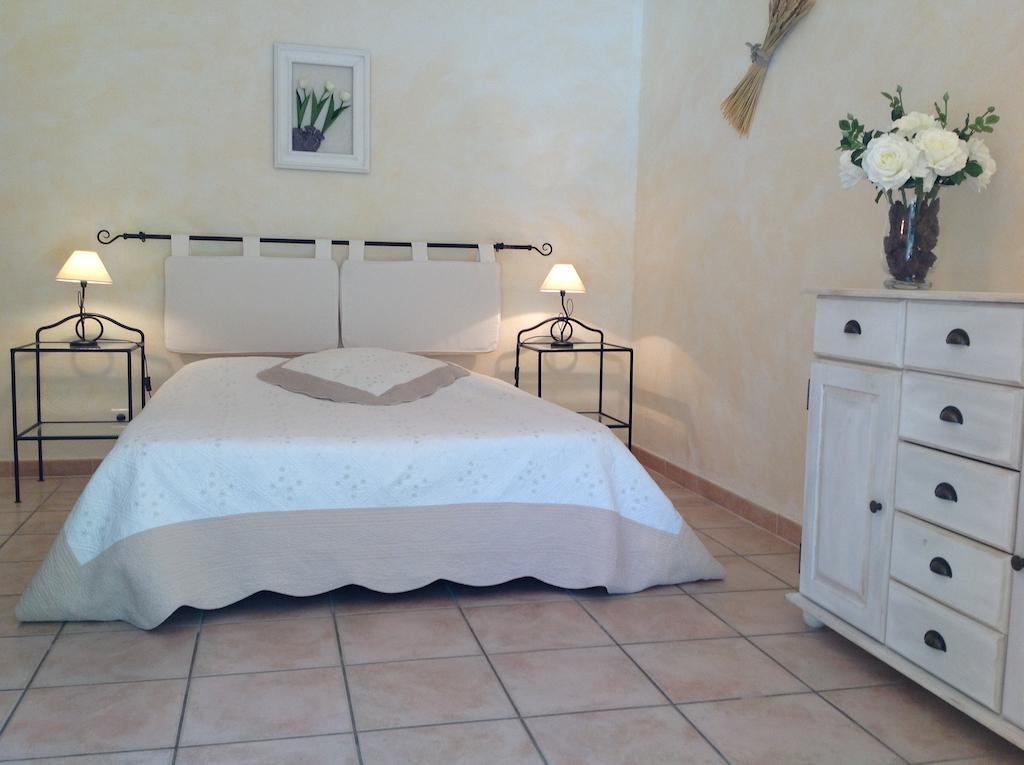 Le Clos Des Cigales Roussillon en Isere Camera foto