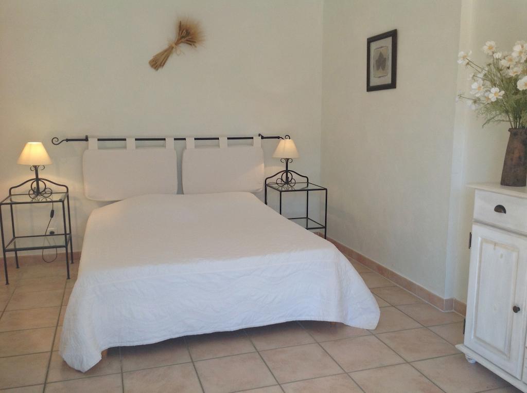 Le Clos Des Cigales Roussillon en Isere Camera foto